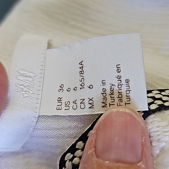 H&M off white long sleeve shirt. Size 6. Henley neck line with enbroider… - Picture 6 of 8
